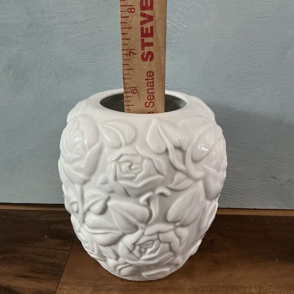 Germaine Monteil Porcelain Ginger Jar Or Vase White Repousse Roses & Vines Japan - Picture 7 of 8